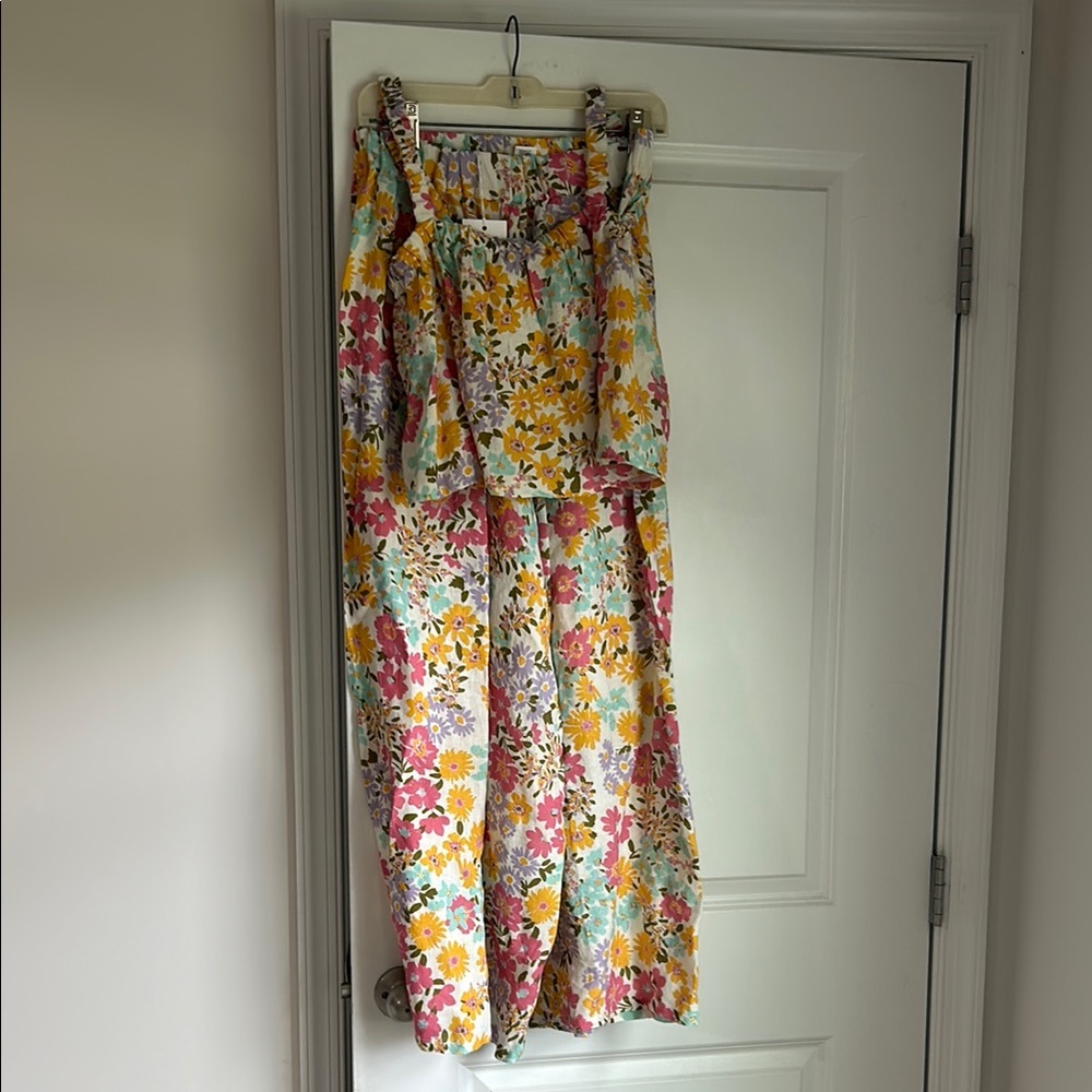 NWT Vitamin A Floral Crop Top and Pants Set